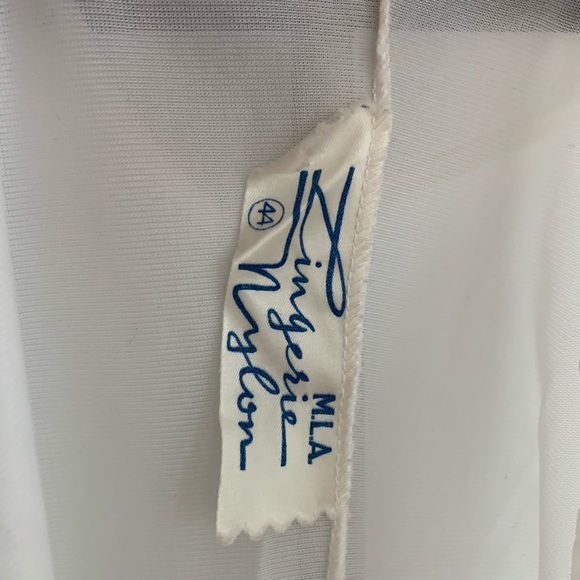 Vintage slip with embroidered flowers - Picture 2 of 4